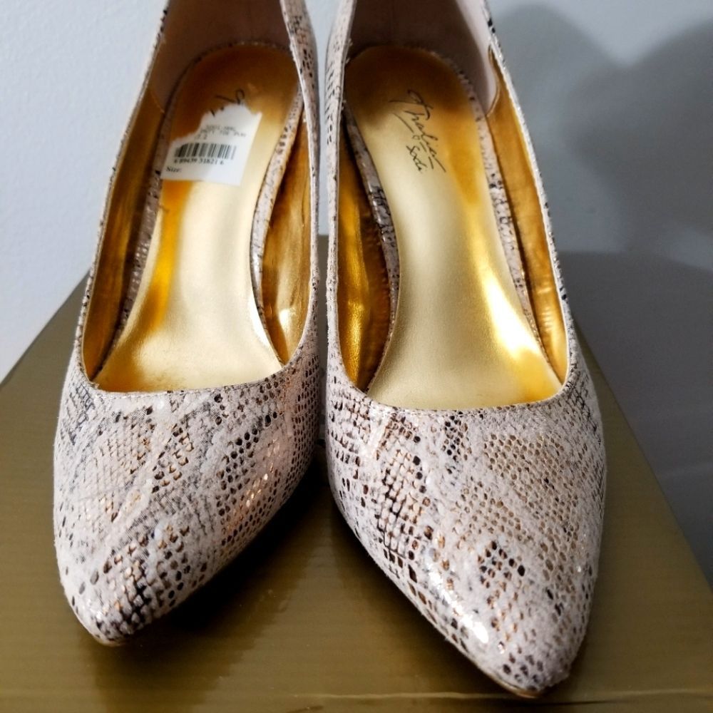 Thalia sodi pumps in Gold 7.5